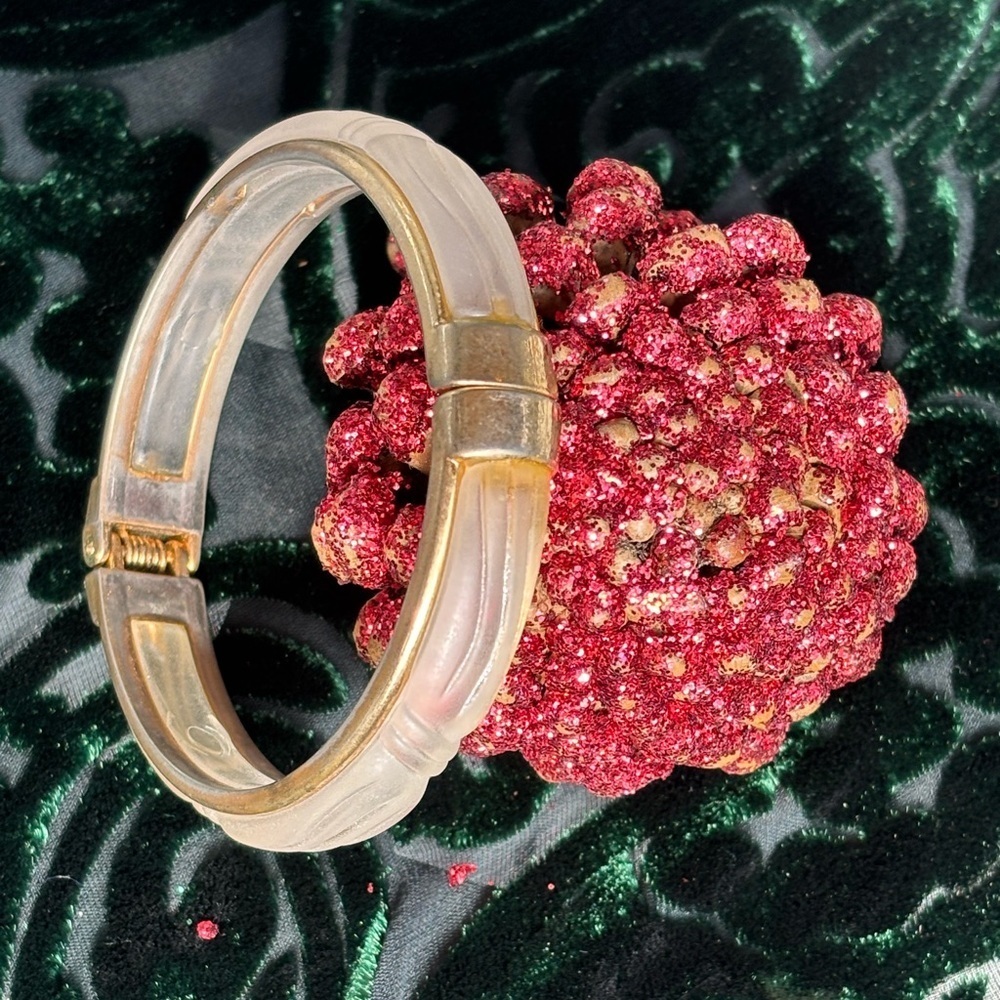 Vintage Bracelet Bangle Carved White Thermoset Plastic set in Goldtone Metal